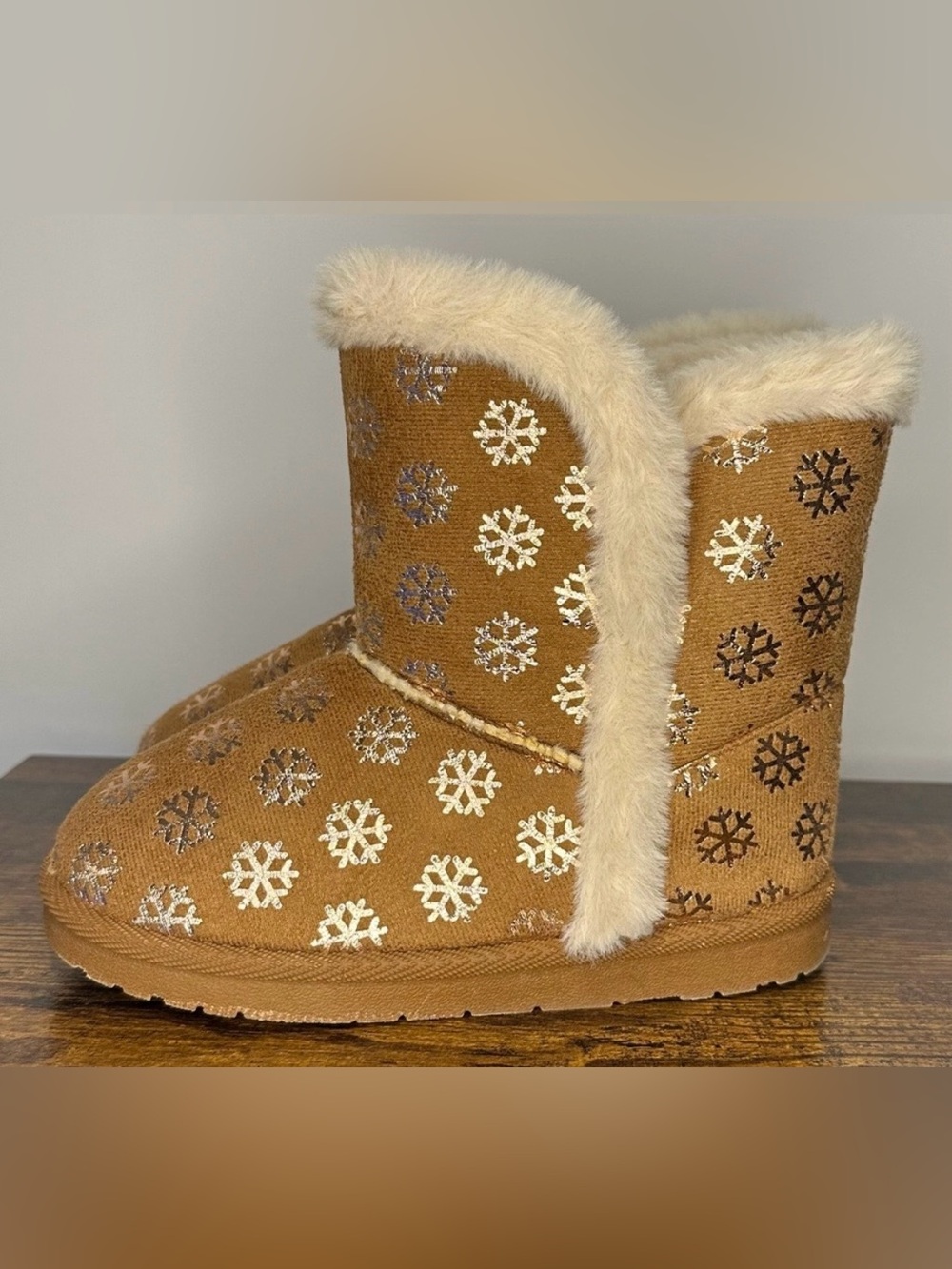 Olivia Miller Girl Chestnut Snow Days Boots NWT Size 3